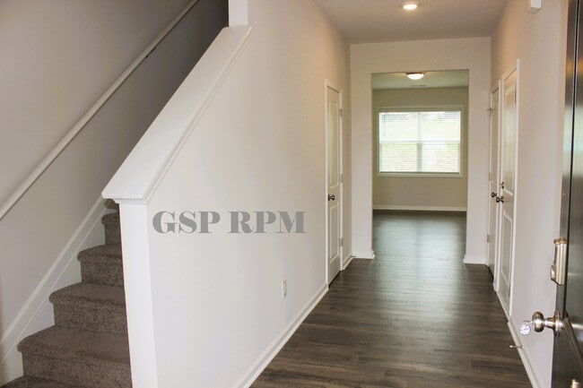 Photo - 17 Apricot Ln