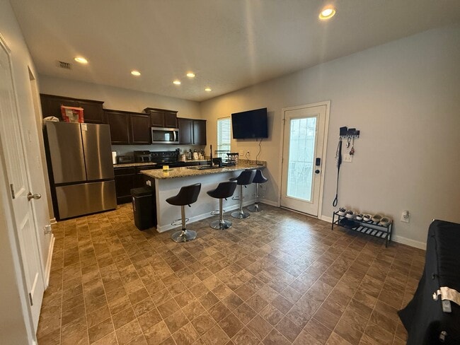 Photo - 1567 Sprucedale Dr