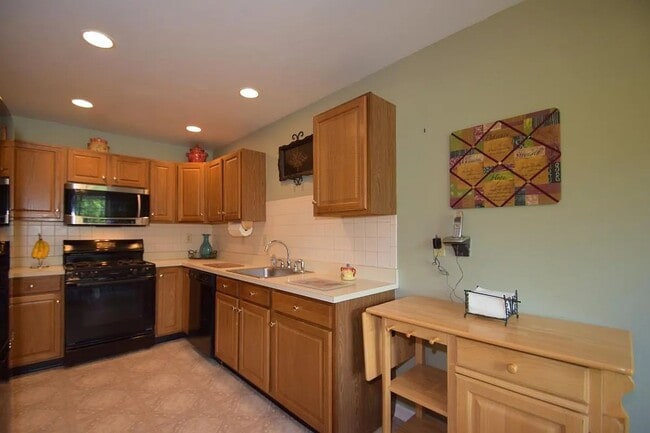 Building Photo - 555 Broxton Ct Rental