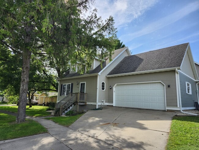 Photo - 1323 W Main St