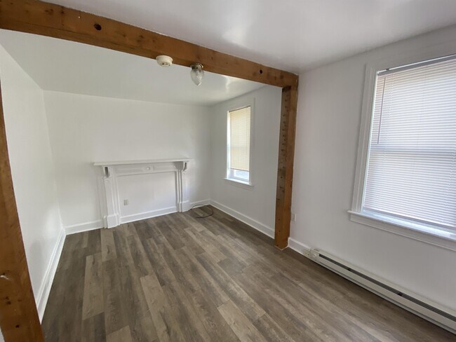 Photo - 819 Manor St