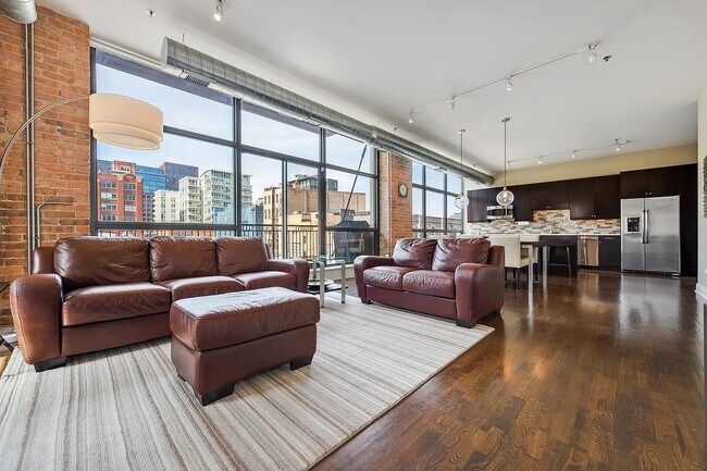Spacious Living Area - 23 N Green St Unit 23 N Green St, #306