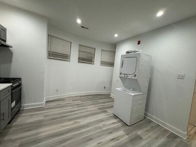 Photo - 3857 N Broad St Unit 3