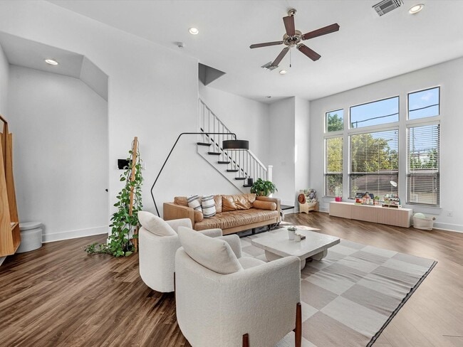 Photo - 3421 Gillespie St