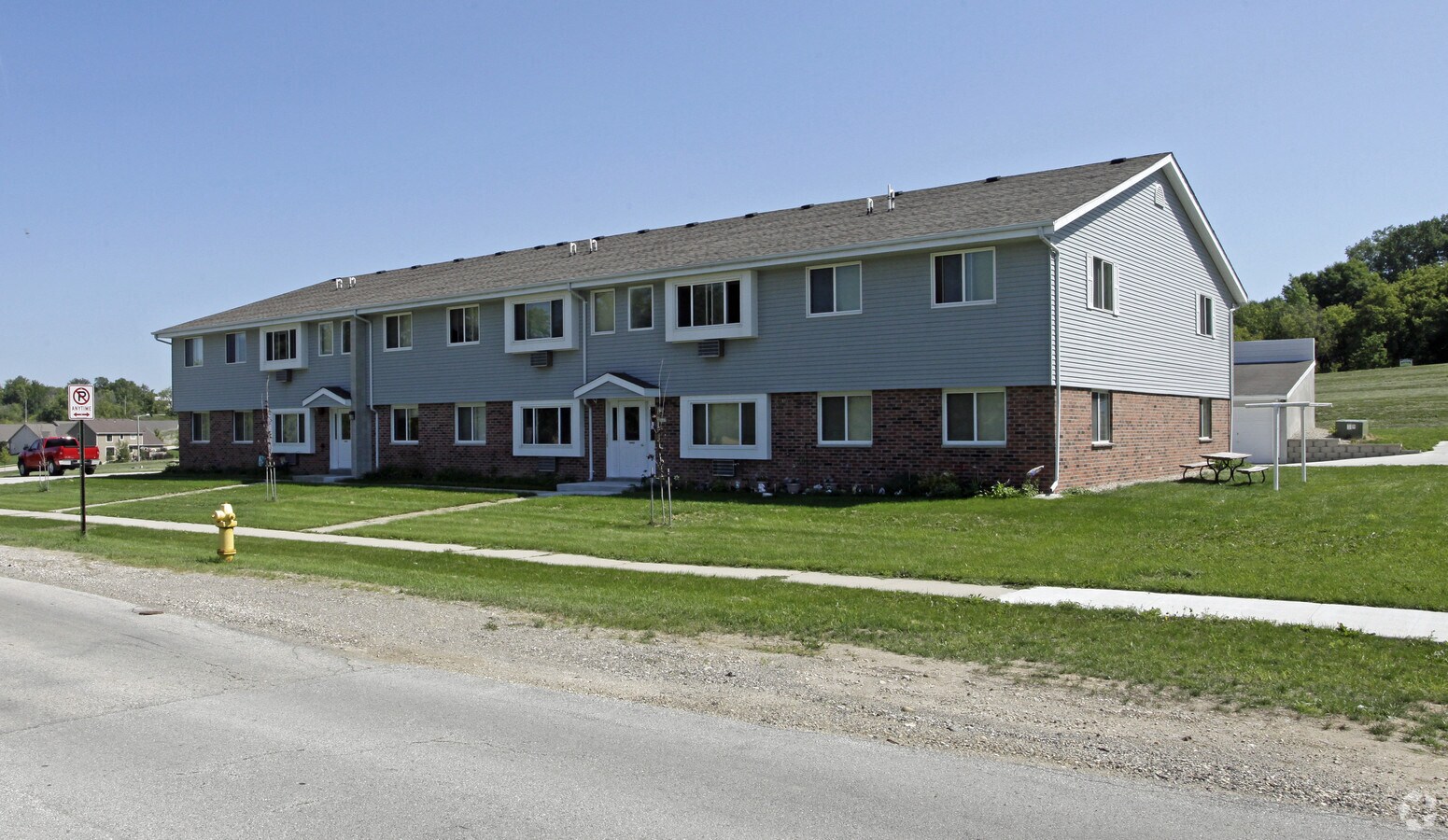 Photo - 2415 Salisbury Rd N