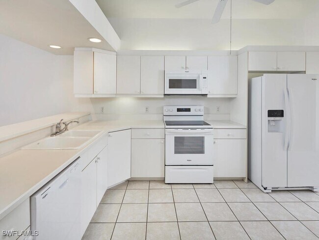 Building Photo - 6740 Beach Resort Dr Unit 11