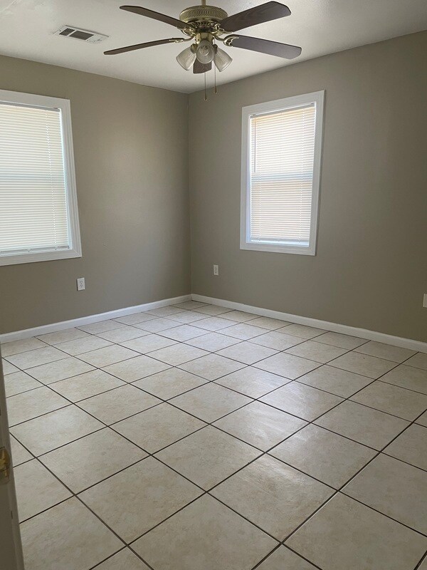 Photo - 1964 Mirabeau Ave Unit 1964