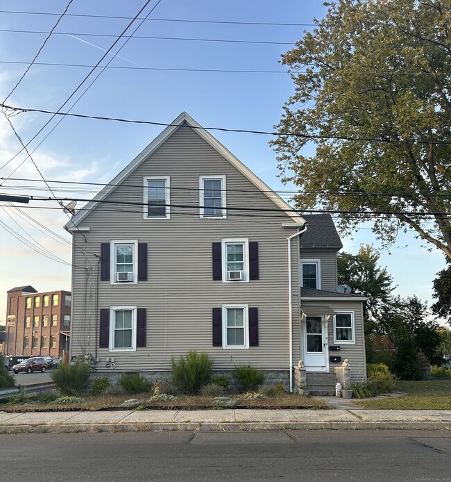 Building Photo - 27 W Center St Rental