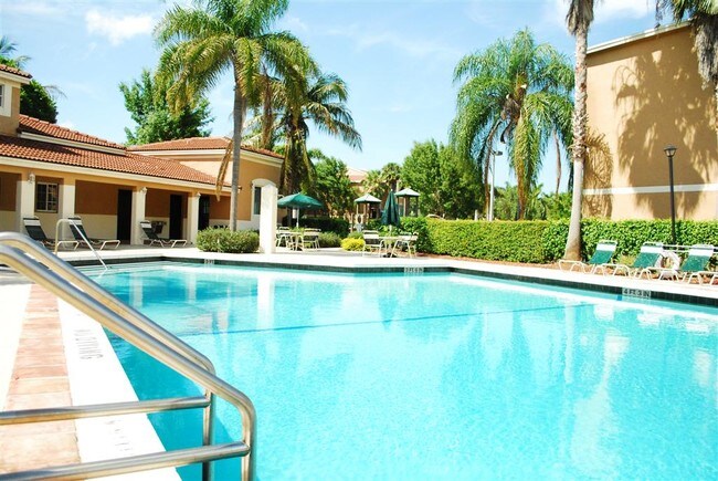 Photo - Golden Lakes Apartments