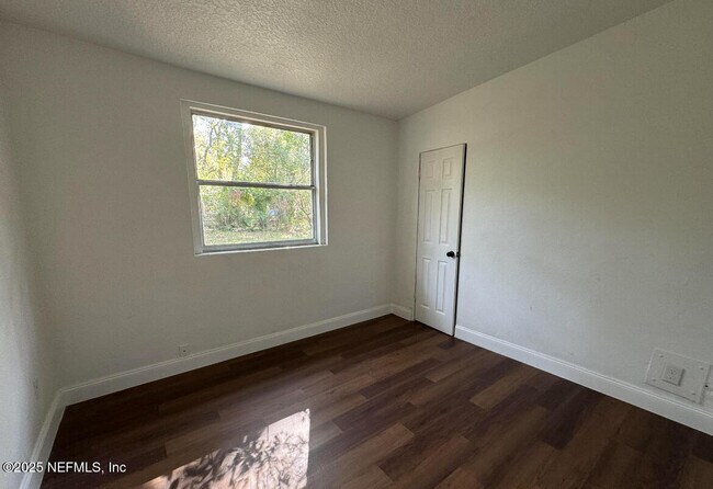 Photo - 1656 Winthrop St