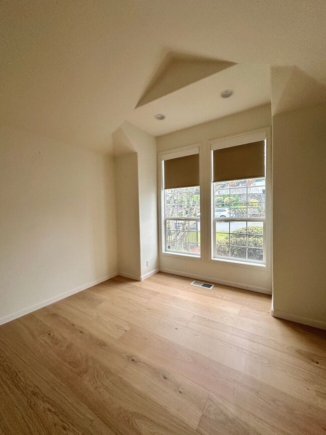 Photo - Large Three Bedroom Home in the Hills of West Salem