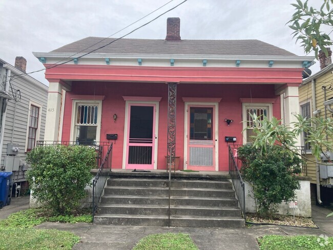 Building Photo - Charming Algiers Point Apartment Unit 415