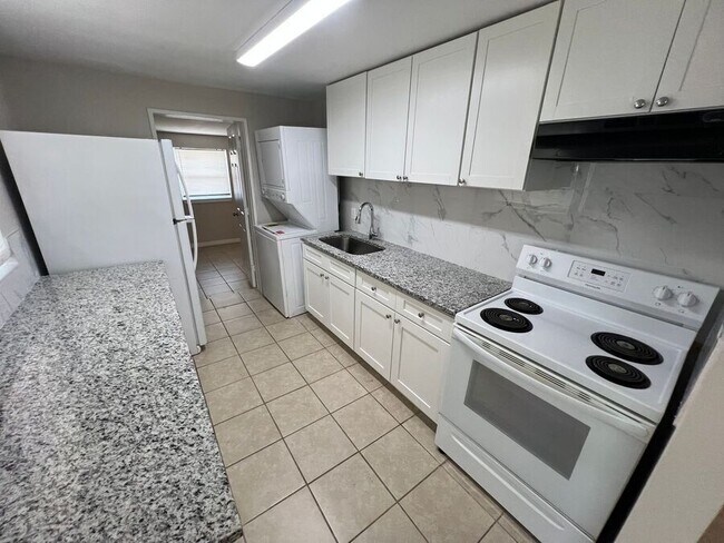 Photo - 809 W Warren St