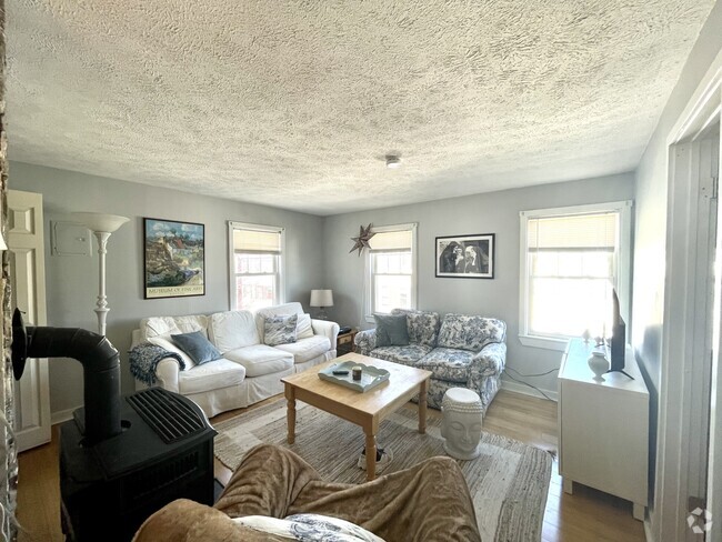 Building Photo - 525 E 3rd St Unit 3F Rental