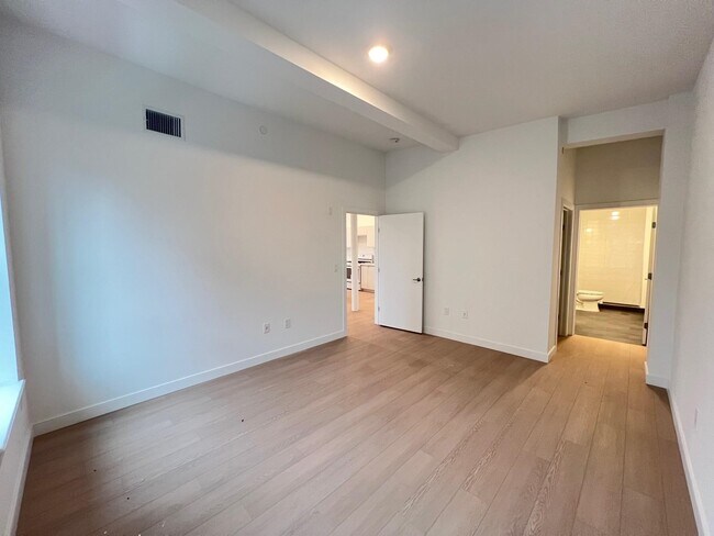 Photo - 141 Christopher Columbus Dr Unit #3