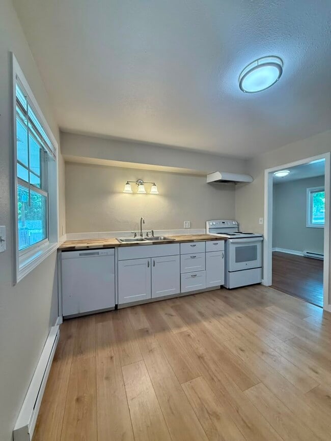 Photo - 3216 N Maple St