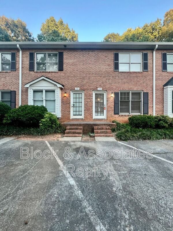 Building Photo - 1419 King Charles Dr Rental
