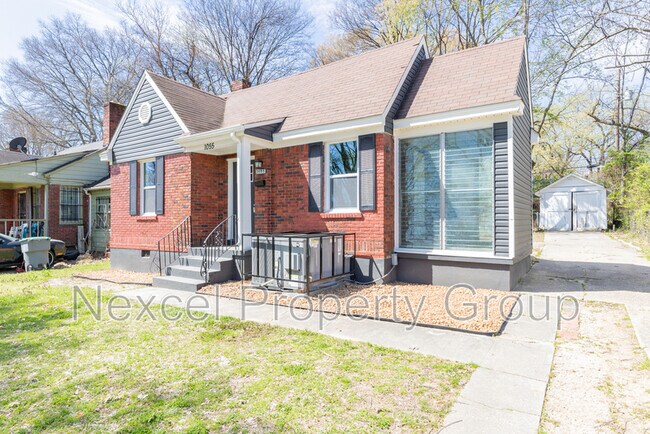 Photo - 1055 University St