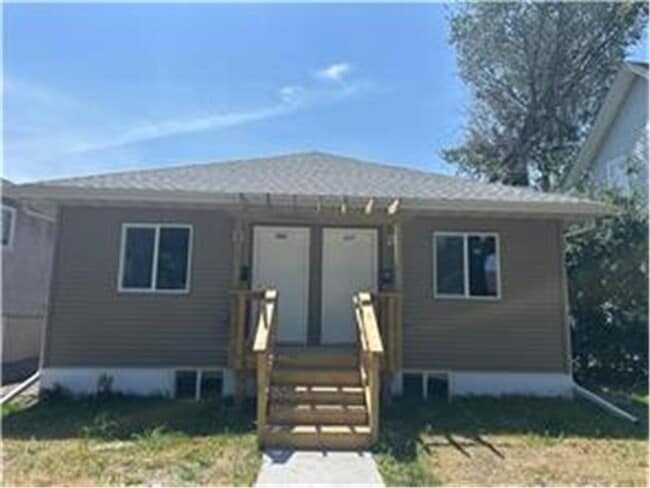 Photo - 468 Thomas Ave W