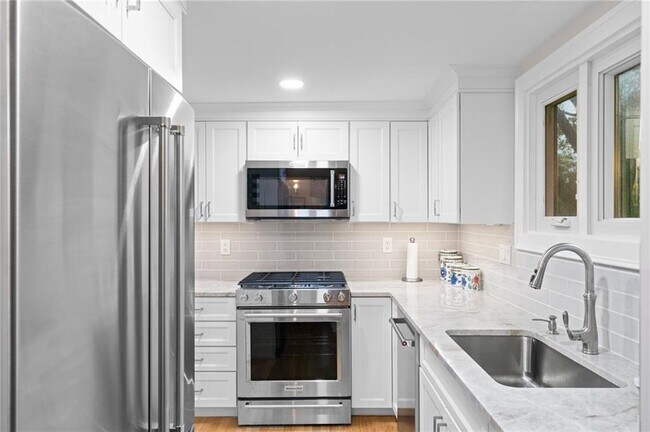 Photo - 15 Hammersmith Rd Unit 26A