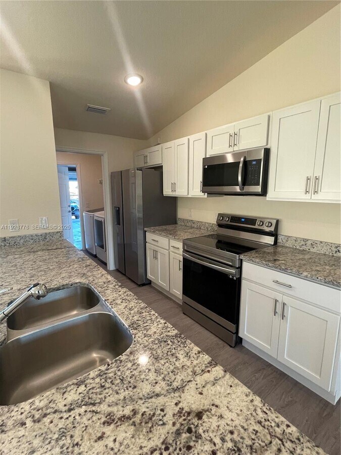 Photo - 3019 Honeywood Rd