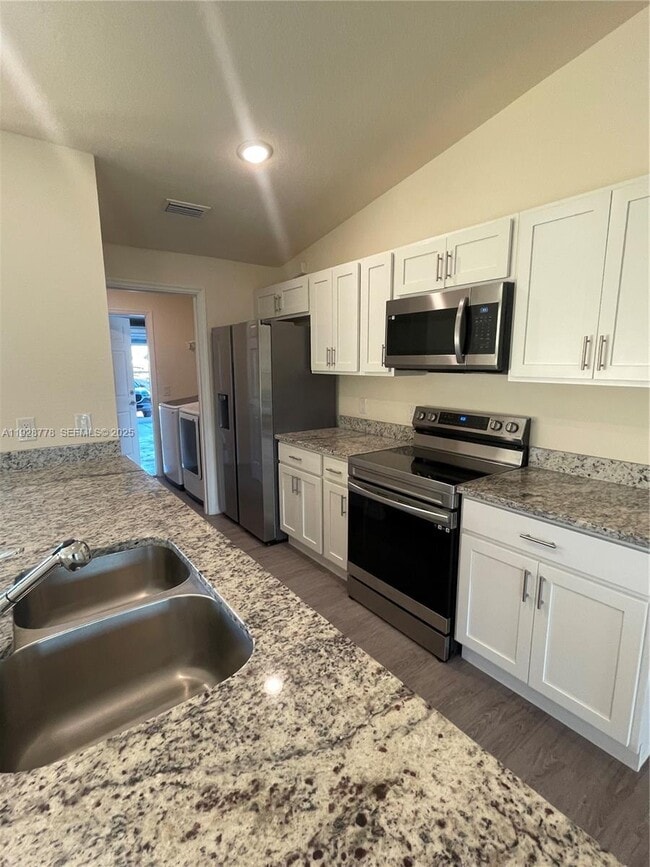 Building Photo - 3019 Honeywood Rd