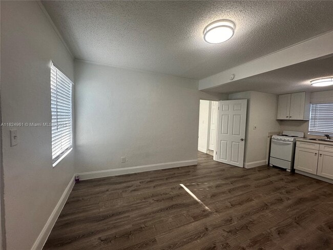 Building Photo - 4249 Bougainvilla Dr Unit 4 Rental
