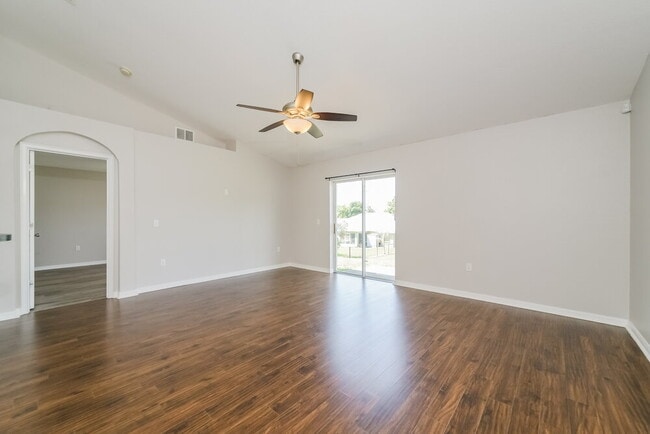 8364 Greystone Dr