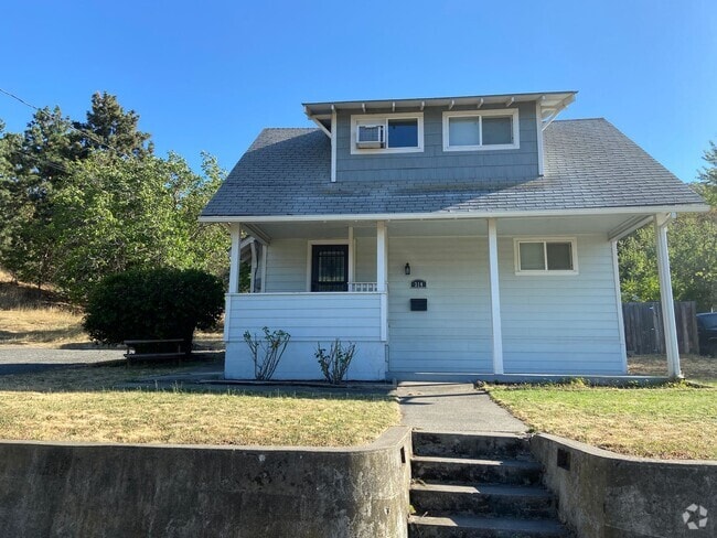 Building Photo - Cozy 3 Bedroom, 1 Bathroom Home with Spaci...
