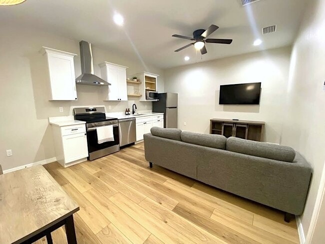 Building Photo - 746 29th Ave N Unit 746 1.5 29th Avenue N. Rental