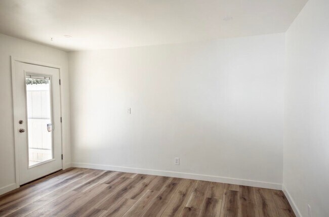 439 S Evergreen Ave Unit 443 1-2