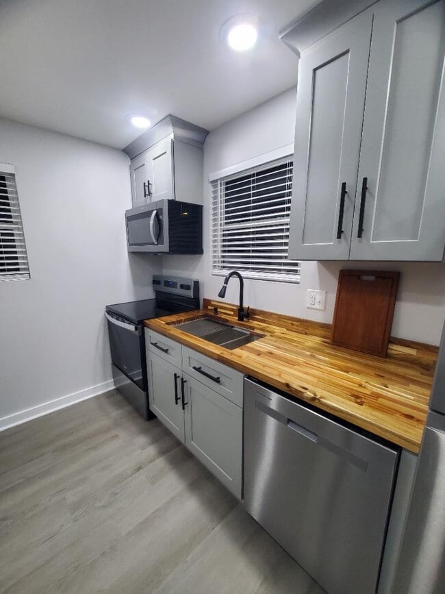 Photo - 290 Quick St