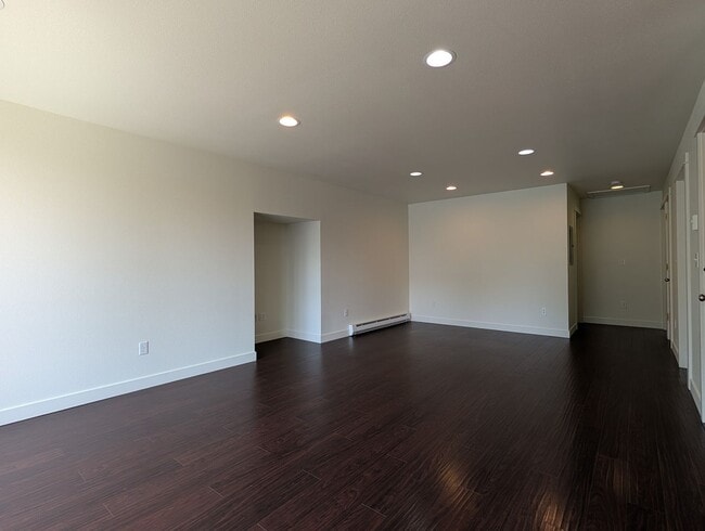 Photo - Great 2bed/1bath Duplex with large yard!
