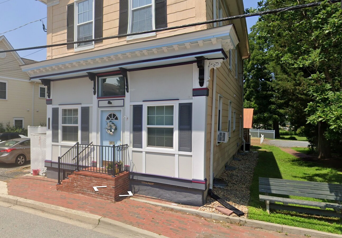 Photo - 7009 Main St