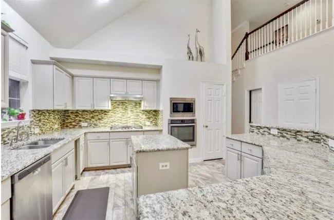 Photo - 8925 Lakewood Dr