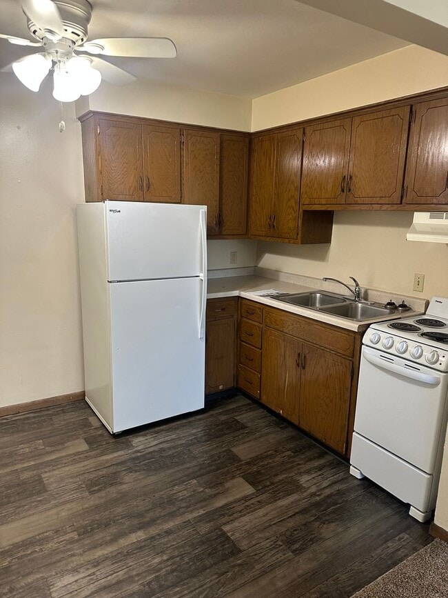 Photo - Forestview 2 Bedroom Lower Apartment Unidad 1516-3