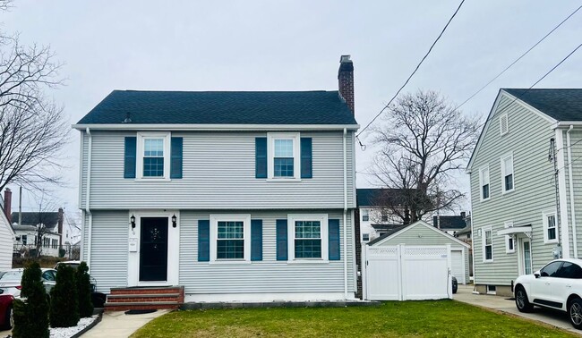 Building Photo - 80 Mauran St