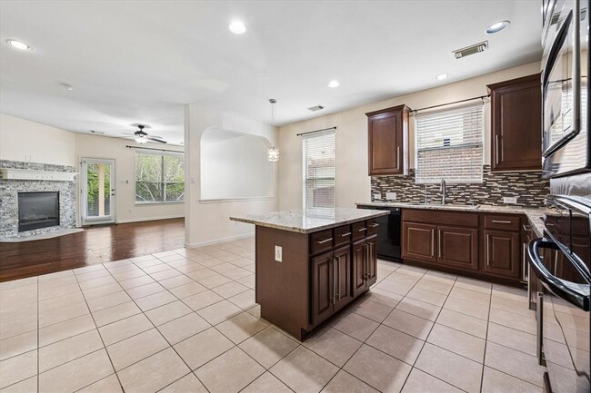 Photo - 206 Saddle Ridge Dr