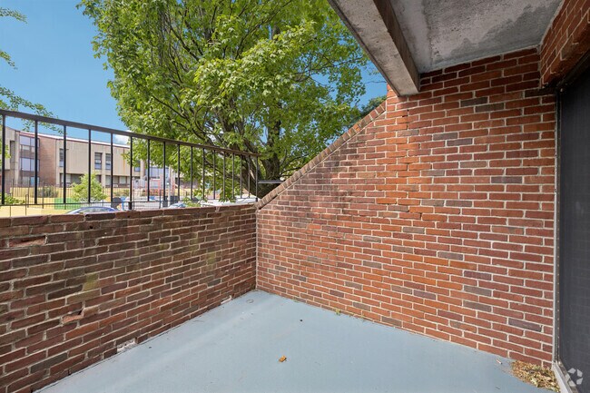 2BR, 1BA - 1,088SF - Patio