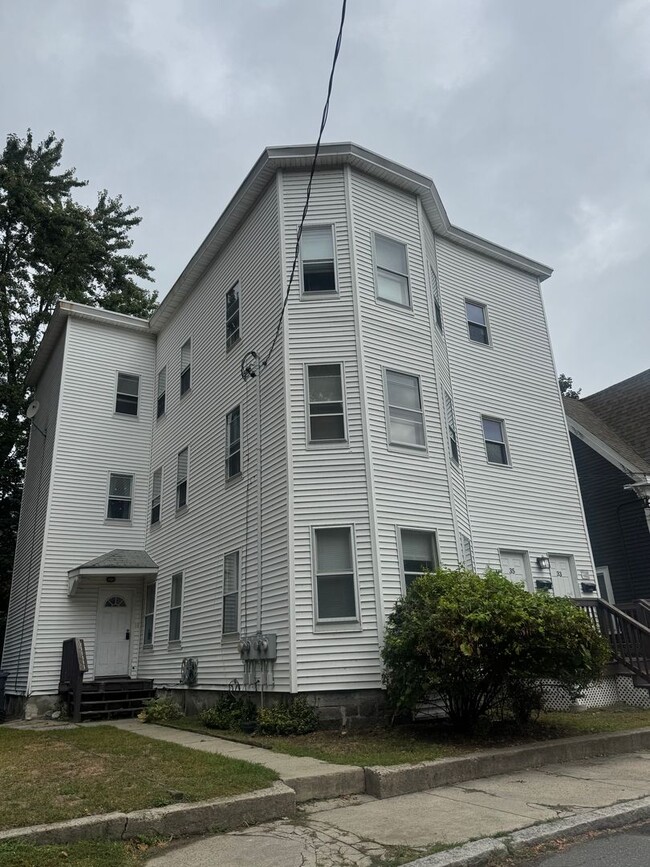 Building Photo - 33-35-35 Gill Ave Unit 1 Rental