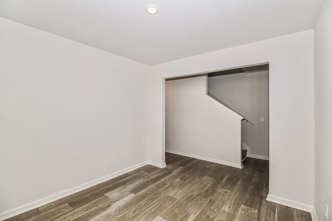 Photo - 668 Savanac St SE