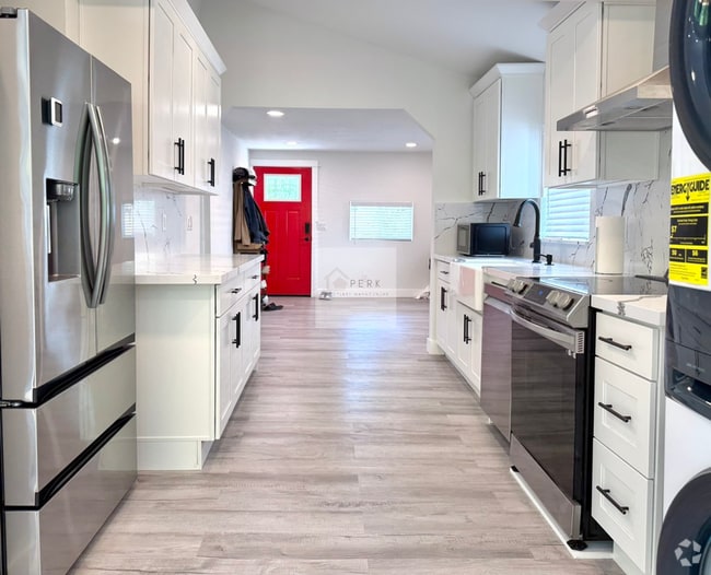 Building Photo - Updated 2 Bed, 1 Bath | South Beacon Hill ... Unit South Beacon  A Rental