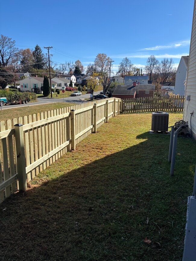 Photo - 1102A Grove St