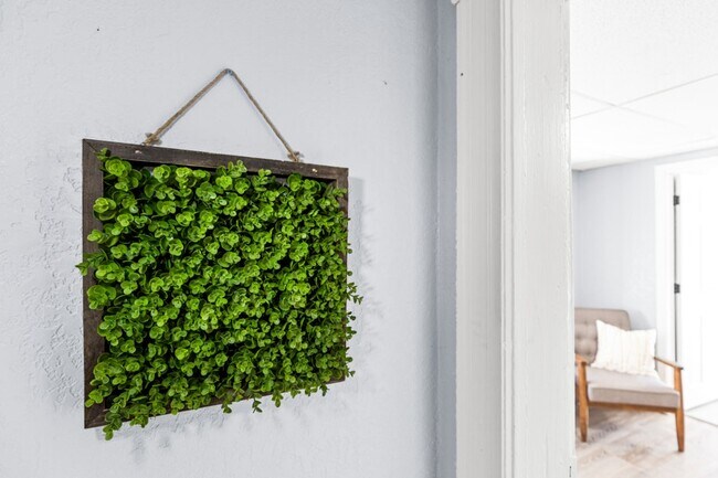 Photo - 432 N 7th Ave E