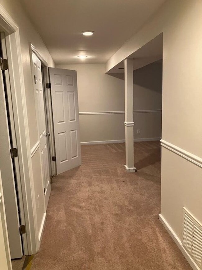Photo - SPACIOUS HOME ON LARGE LOT - 4 BEDS 2.5 BATHS