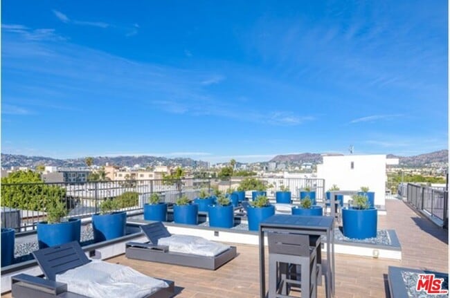 Photo - 4909 Rosewood Ave Unit 305