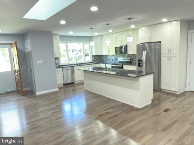 Building Photo - 7810 Newington Woods Dr Rental