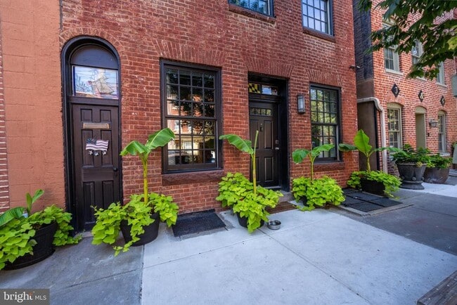Building Photo - 840 S Bond St Rental