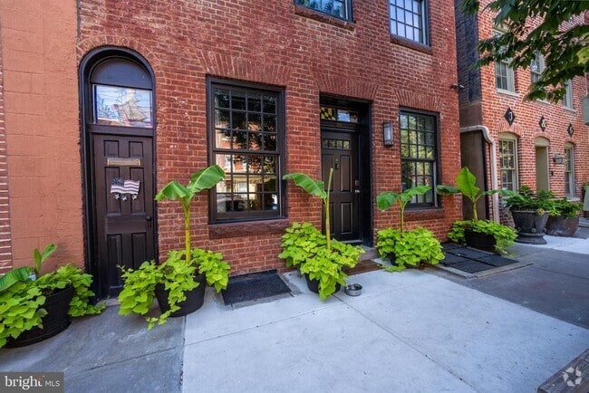 Building Photo - 840 S Bond St Rental