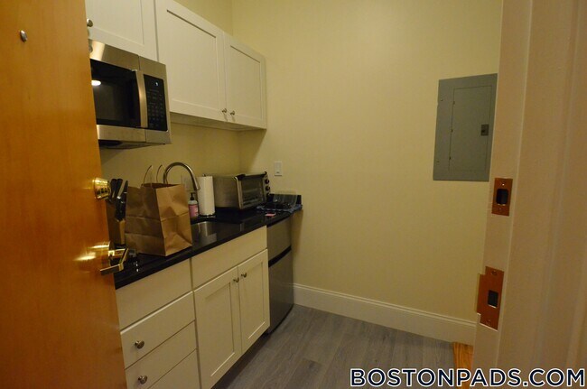 Photo - 79 Westland Ave Unidad 16